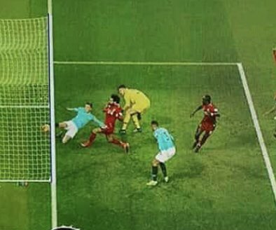 LucySD_'s tweet photo. @DanCity9 @AgentFraudy Look how far Danilo’s Head is up Ederson’s arse here. #ShadowTheory https://t.co/kFV4H5q5f3