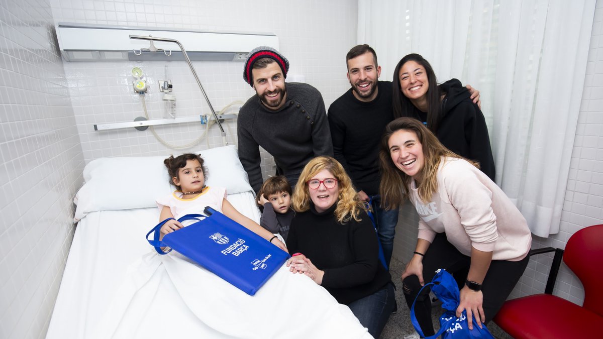 💙❤ Barça bringing happiness to local hospitals ✨