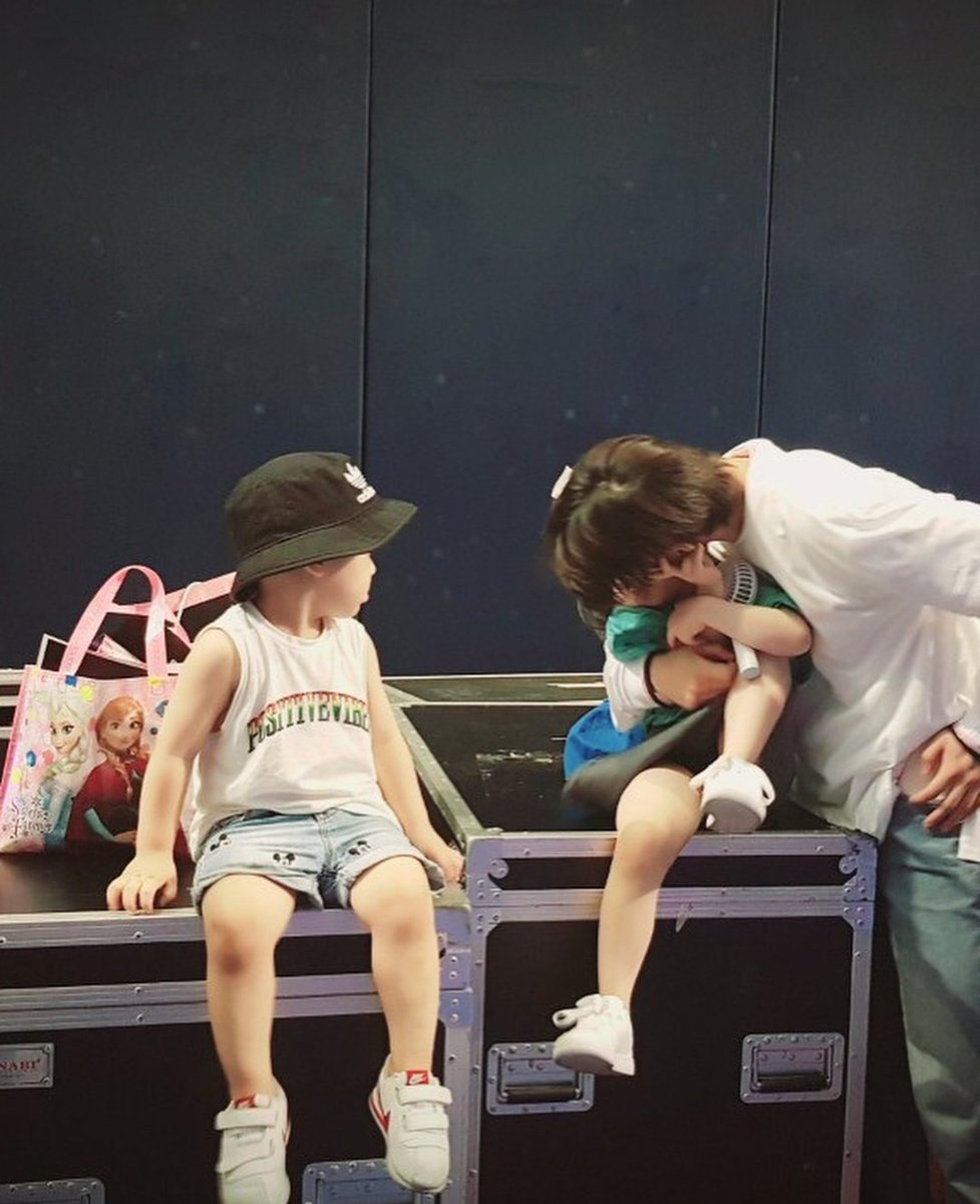 kaipics's tweet photo. jongin with his niece and nephew ft.mama kim's arm ❤️

#HappinessWithKAI https://t.co/55eIJ0r2NE
