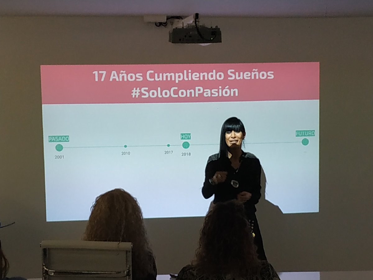 NettDigital's tweet photo. En el 2001 nació un gran sueño que es @nettformacion @MyriamCarrel junto con todo su #NETTeam durante 17 años han cumplido los sueños profesionales de #TalentosDigitales en el #MasterMPD #MasterTGD mediante la #BecaTALENTic #17AniversarioNETT https://t.co/YMEXeuXhRN
