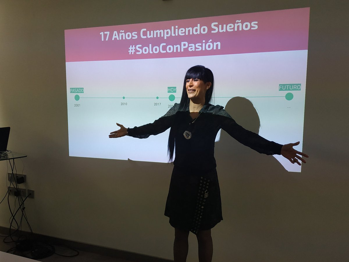 NettDigital's tweet photo. En el 2001 nació un gran sueño que es @nettformacion @MyriamCarrel junto con todo su #NETTeam durante 17 años han cumplido los sueños profesionales de #TalentosDigitales en el #MasterMPD #MasterTGD mediante la #BecaTALENTic #17AniversarioNETT https://t.co/YMEXeuXhRN