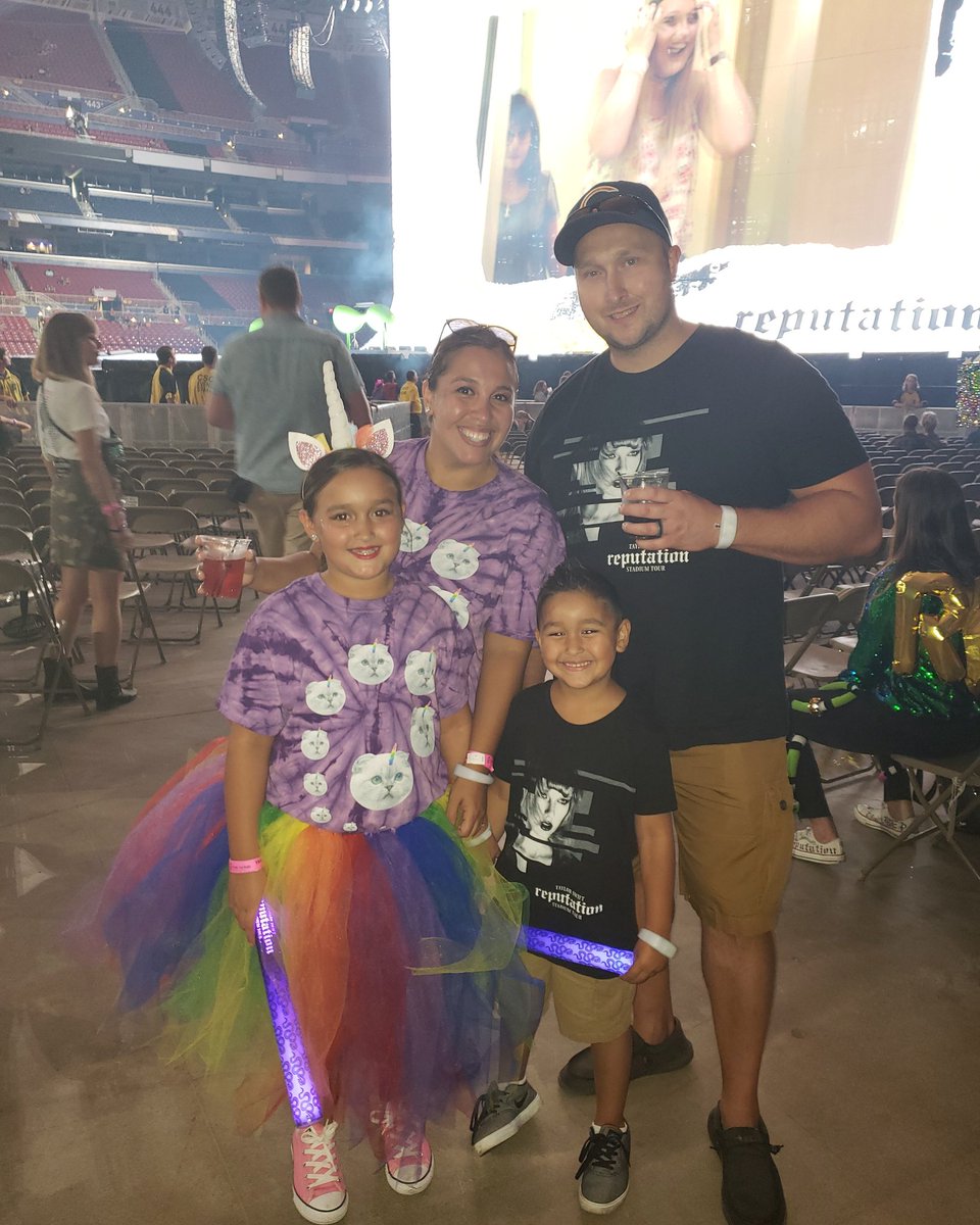 lulubird05's tweet photo. Remember that one time I got to enjoy #repTourSTL with my Little Swiftie Family!? Ugh 2018 was soo good to us! 😍😭 @taylornation13 @taylorswift13 https://t.co/XvkFgMaIBZ