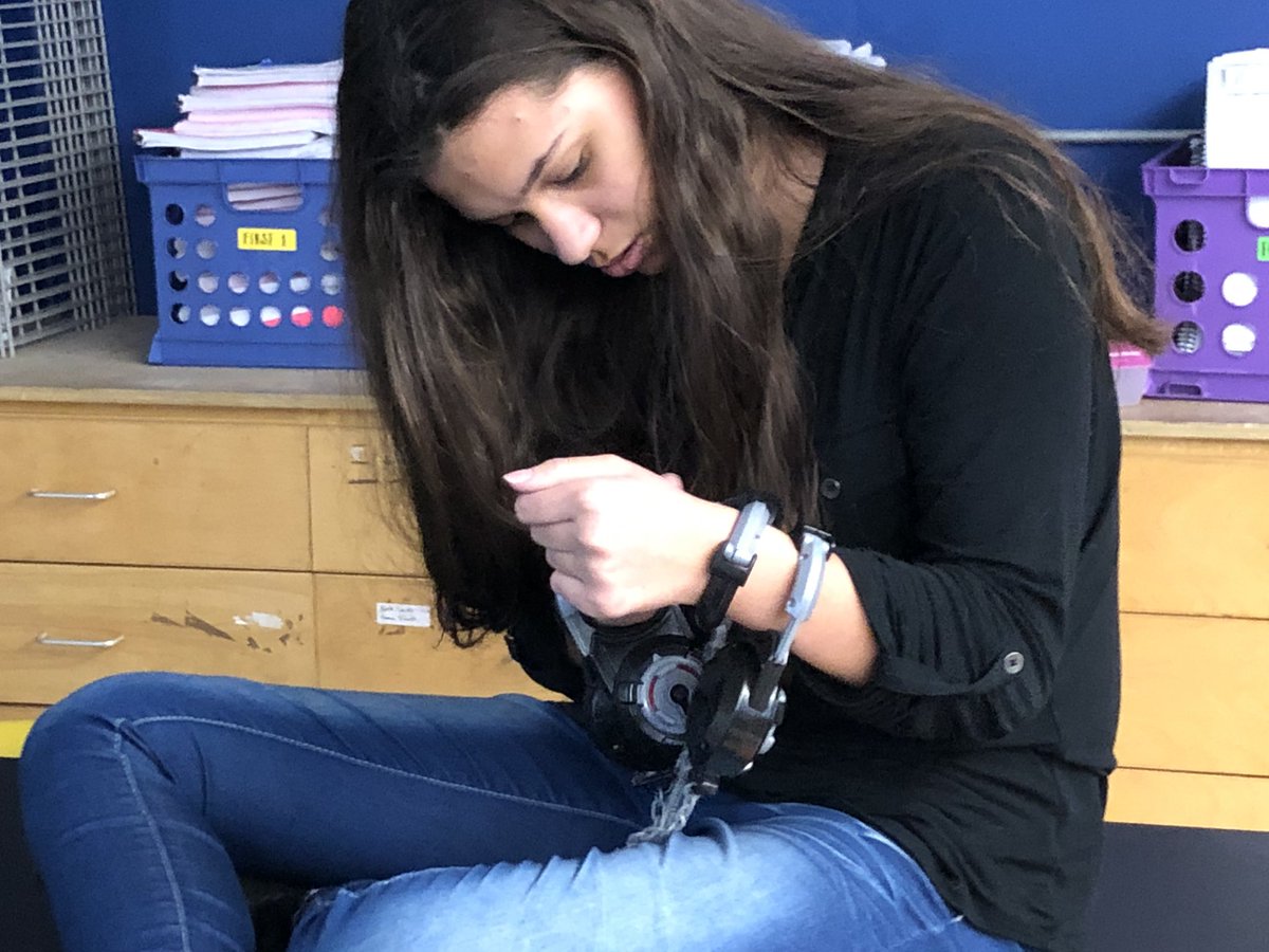 kacollins0618's tweet photo. Escaping from handcuffs is challenging when you are under pressure! #InterSession2019 https://t.co/II9IxpwiNR