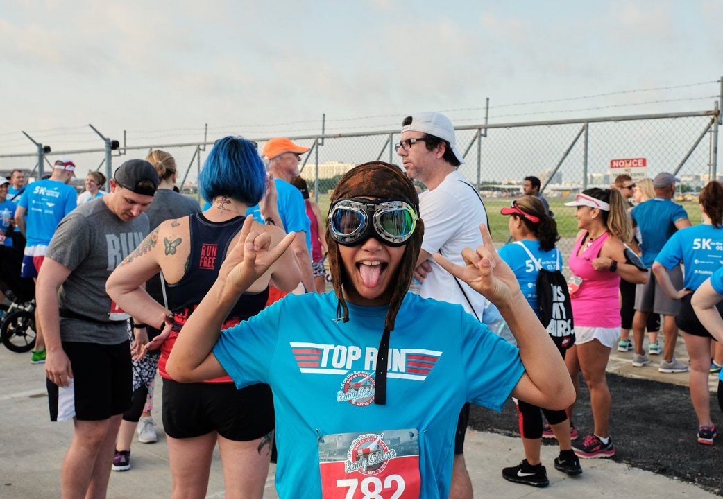 OYLME's tweet image. Take the blindfolds off in 2019. Less #BirdBox more #running conta.cc/2F9Buc8