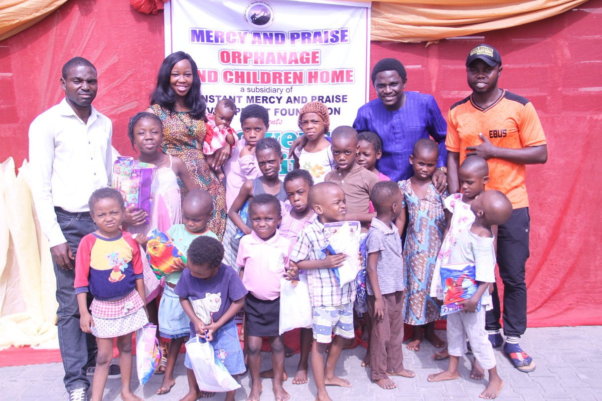 BUN_Foundation's tweet photo. Outreach to 150 children at orphanage homes in Port Harcourt, Rivers State, Nigeria
#Educational
#Christmasgifts
#PutASmileOnAChild'sFace
#AriseAfrica https://t.co/8Tr6fg5RMA