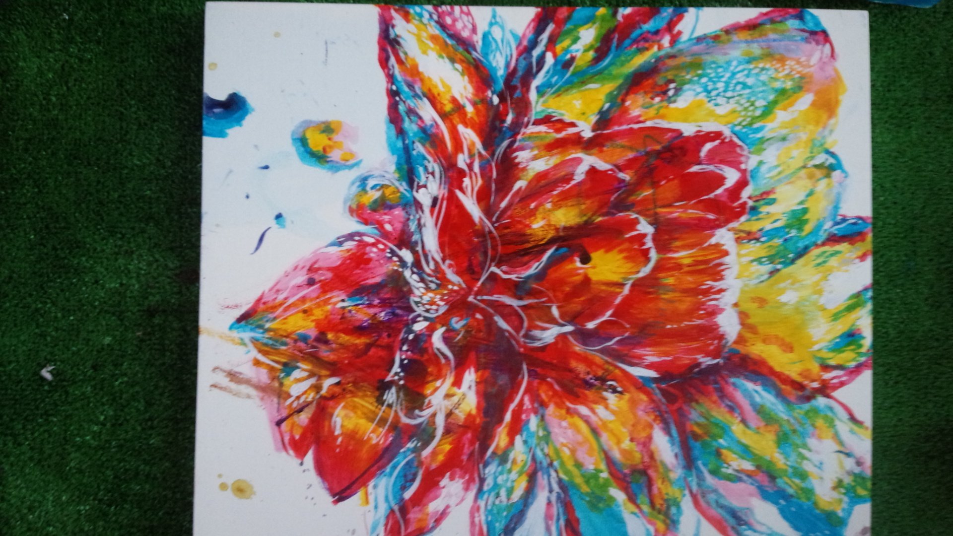 Artist Sora アリエルが好きな三歳の男の子が描いてくれた作品はこんな花になってきました 横になっててごめんなさい ソーセージ星は 魚が増えました これも横になってる 笑 今日 急遽カフェ営業するらしいので ライブペイントします 見に来てね Artist Sora アリエルが好きな三歳の男の子が描いてくれた作品はこんな花になってきました 横になっててごめんなさい ソーセージ星は 魚が増えました これも横になってる 笑 今日 急遽カフェ営業するらしいので ライブペイントします 見に来てね