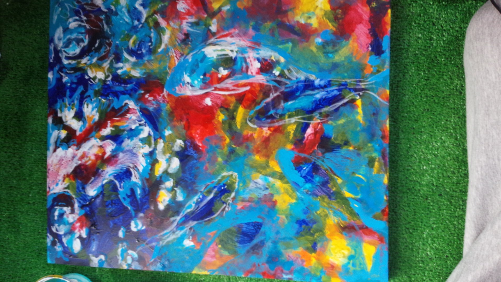 Artist Sora アリエルが好きな三歳の男の子が描いてくれた作品はこんな花になってきました 横になっててごめんなさい ソーセージ星は 魚が増えました これも横になってる 笑 今日 急遽カフェ営業するらしいので ライブペイントします 見に来てね