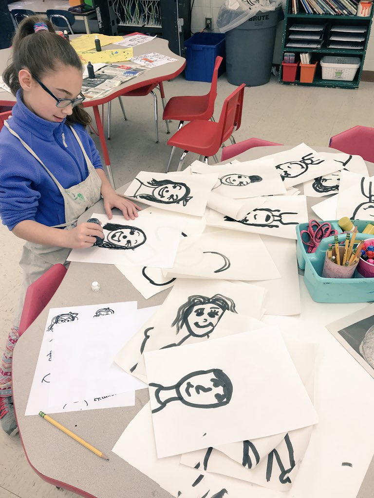 JJCArtRoom's tweet photo. Third grade experimenting with making silly self-portraits! @JJCMrsFiore your class rocked this project! https://t.co/iRx5DKYbEI