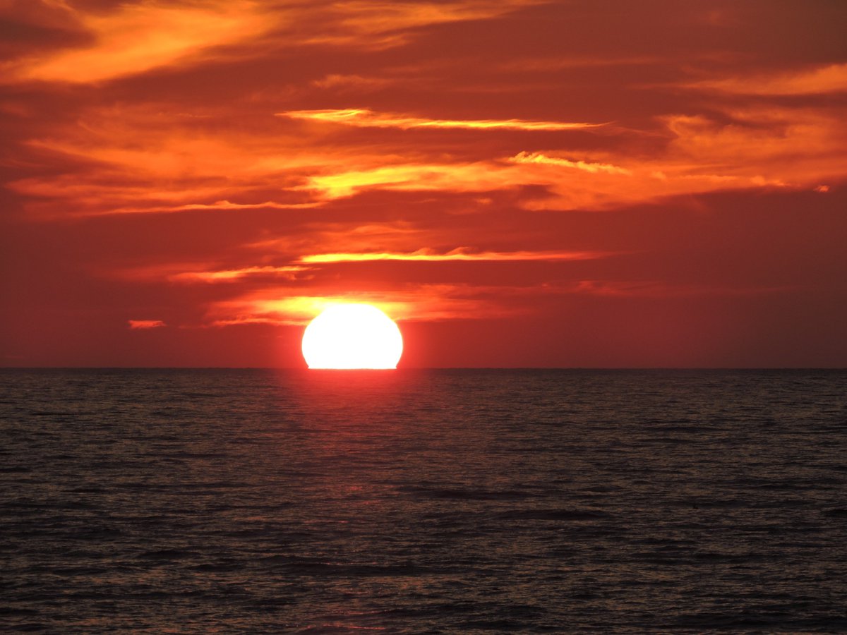 2016skipper's tweet image. Tonight's sunset at Lake Michigan.