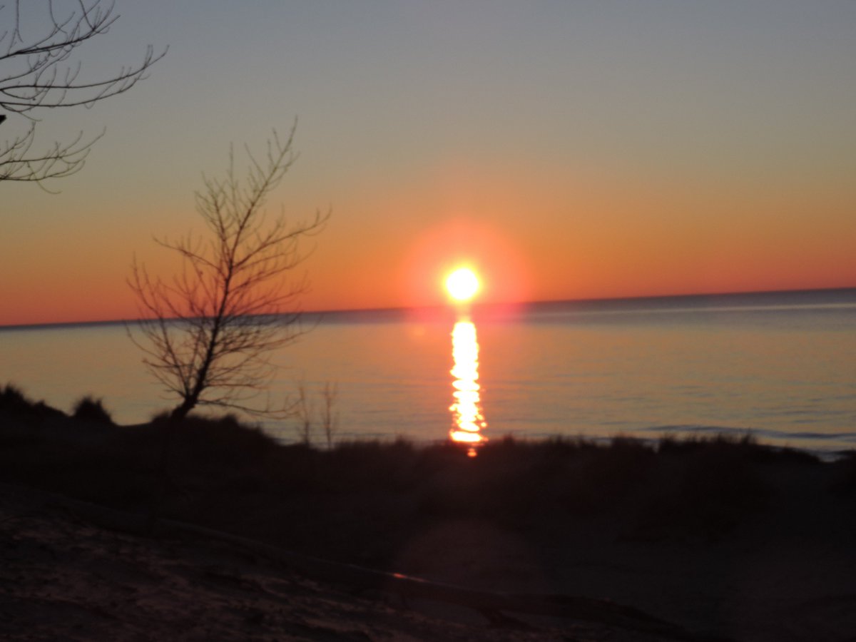 2016skipper's tweet image. Tonight's sunset at Lake Michigan.