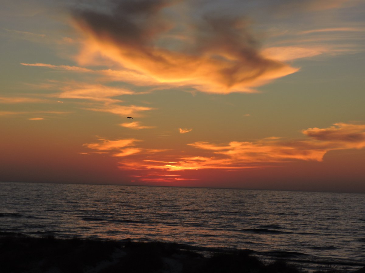 2016skipper's tweet image. Tonight's sunset at Lake Michigan.