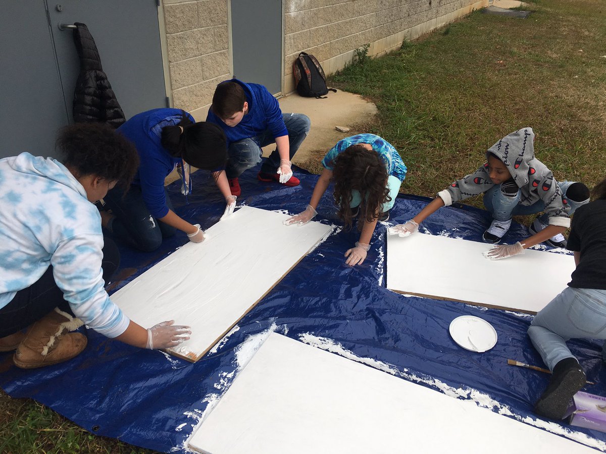 vickig252's tweet image. 7th &amp;amp; 8th grade cooperation to prepare project boards for the teams presenting at the NC Regional Future City competition. @StemEHS #STEMSharksBYTE #TeamSTEM #VANCECoProud #STEMulatingMinds #VCSBetterTogether2019 #VCSNoExcuse #VCSBelieveIt @VanceCoSchools @MHunter1964 @SmoovKris