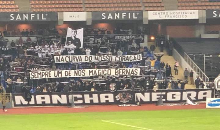 ManchaNegra_85's tweet photo. ... Para ti Bernas
Académica 3 - 0 Cova da Piedade 
Jogo marcado pela homenagem a um dos nossos.
Parabéns rapazes, força Briosa! https://t.co/6TBvUoZJez