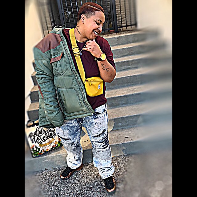 leenicks22's tweet photo. Ridin around wit you on my mind girl where you at
#stud #studdad #fineassstud #lightskin #gaytwitter #lesbian #gaygay #bigdickenergy https://t.co/WrxDPzxTV4
