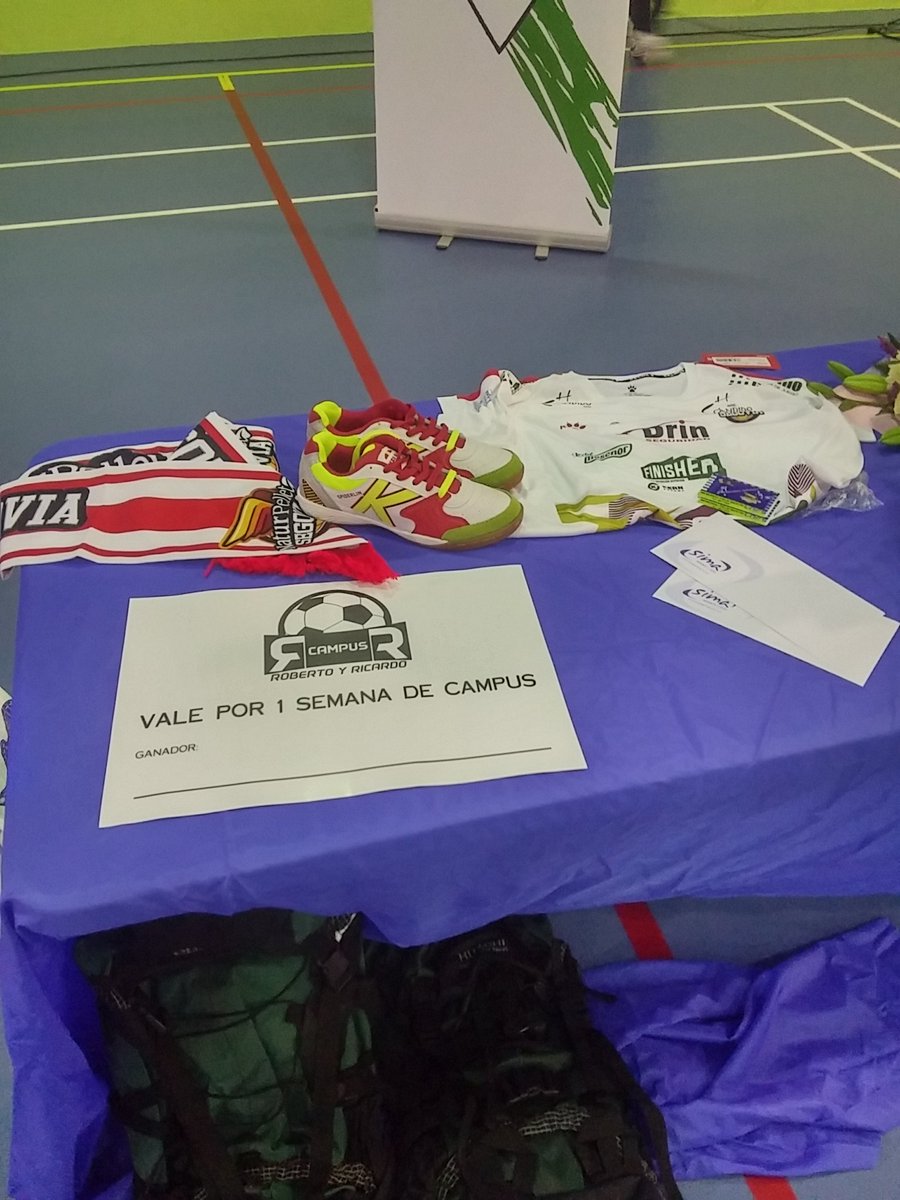 Muchísimas gracias por vuestra colaboración con los regalos. <a href="/Lin08futsal/">Lin</a> <a href="/SegoviaFutsal/">Naturpellet Segovia</a> <a href="/lagimnastica/">Gimnástica Segoviana CF</a> <a href="/cdfutse/">campusRobertoRicardo</a>