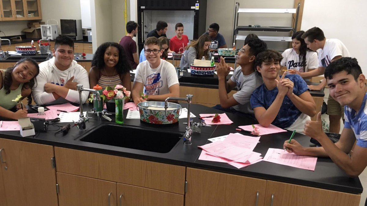 Lizbolmer's tweet photo. Amazing 1st batch of the legendary @sralph81’s Biology kiddos! Loving the new wing! https://t.co/yHLTIQQaN5