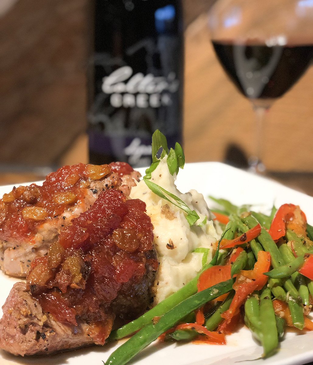Our feature this weekend are Tenderloin Medallions!
Topped with a sweet and spicy golden raisin chutney, served with scallion mash potatoes and green beans and red bell peppers!
