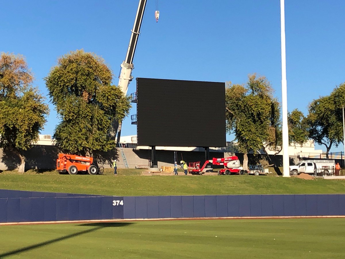 AmFamFieldsPHX's tweet photo. 40 days until pitchers and catchers, and yes, we're counting down in Phoenix!

To celebrate, here's a sneak peek of our new BIG screen! https://t.co/kPGGT6EK4d
