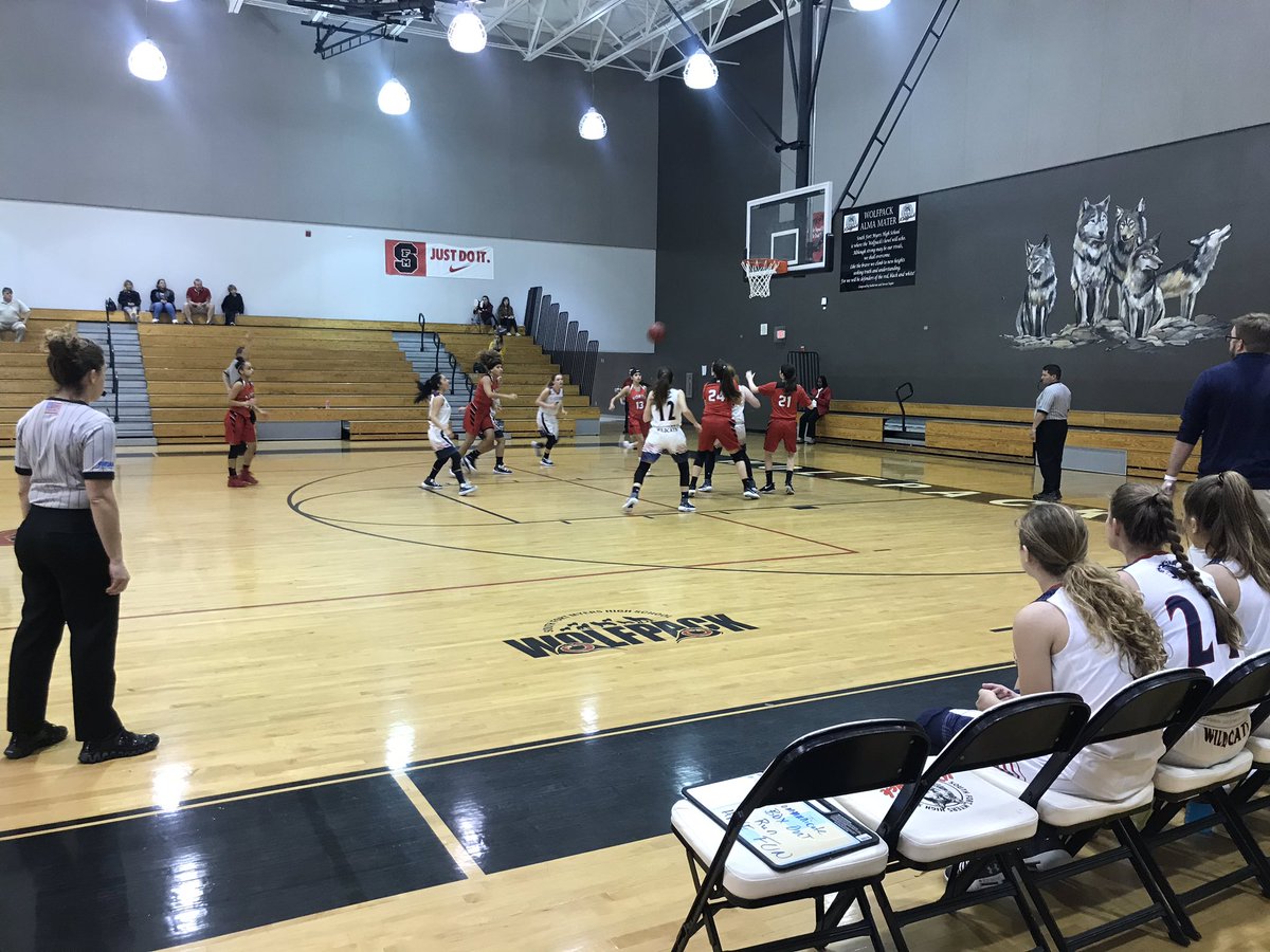 SFMHSWolfpack's tweet photo. Championship game‼️@NorthFtMyersHS vs @EsteroHS #NewYearsHowl🏀 https://t.co/ekwClav356