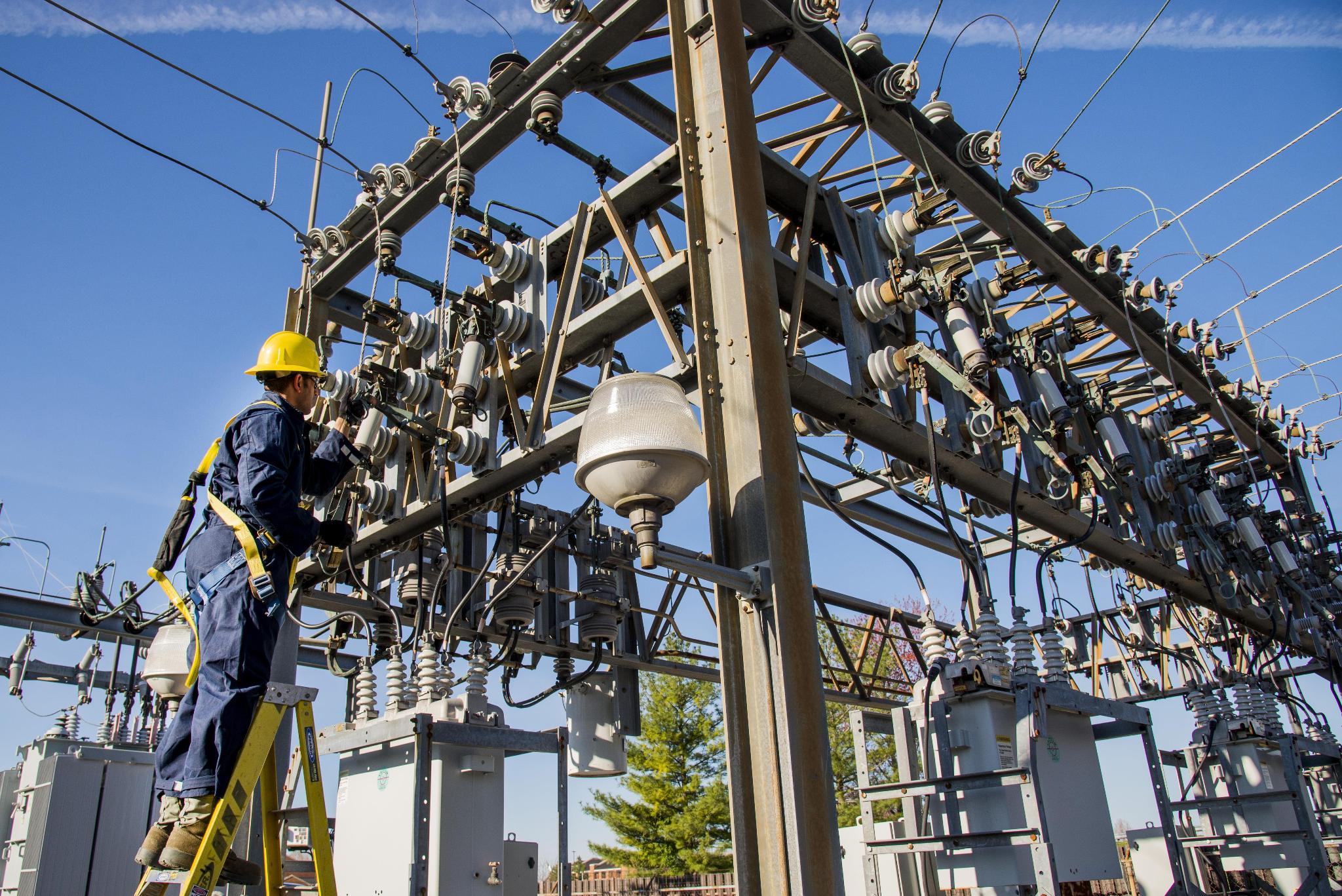 air-force-reserve-recruiting-en-twitter-job-of-the-day-3e0x1-electrical-systems-https-t-co-ur1o5mhvcm-electrical-systems-personnel-in-the-afreserve-perform-essentially-the-same-job-as-civilian-electricians-they-ensure-that