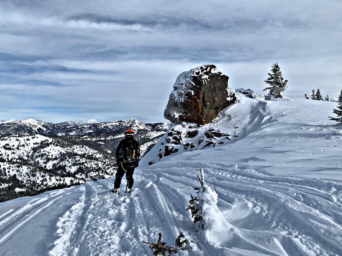 fossilfuel69's tweet image. Hey @TJku3 a little #eyecandy to get you excited about your trip out West. Grand Teton range is awesome. But when I ride with the #ArcticCat rep, they always have to work on their sleds 🤣🤣🤣 #polarisaxys #boondockerturbo #snowmobiling