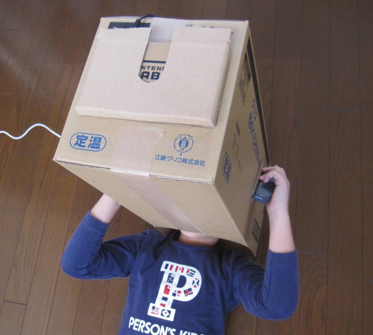 Masaki در توییتر ニンテンドースイッチを 寝ながら遊べる箱を作りました 箱の中には スピーカーが入っているので 大音量で楽しめます これから作り方を紹介していきます ニンテンドースイッチ