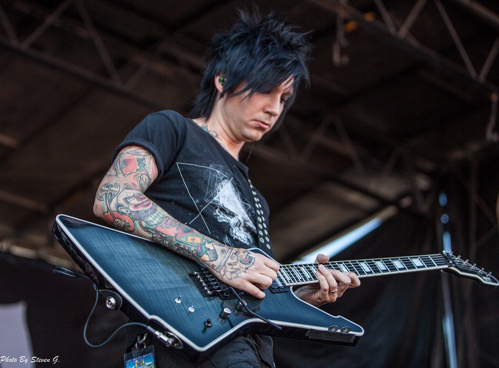 bvbfansworld's tweet photo. #Tb to great shots of @JakePittsBVB shredding on the #JourneysLeftFootStage at @VansWarpedTour Denver, CO July 1, 2018! Photo credit: Steven G. Photos/@303_blessed via https://t.co/Stpas2WNoE  #BlackVeilBrides #WarpedTour #JakePitts #BVBArmy #WarpedLooksBack 🎸☠🤘 https://t.co/vew8xsLH2j