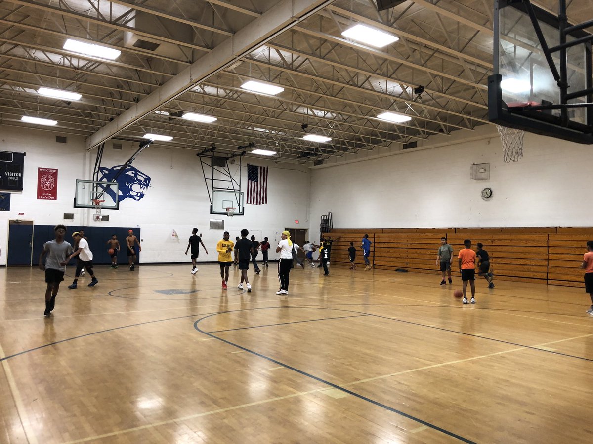 Euclid_PD's tweet photo. First #PALBasketball of 2019! Great turnout as always. We truly are blessed that we have such a great place like @EuclidCentral to host this event each Friday! Thanks guys! https://t.co/atdqanrUGF