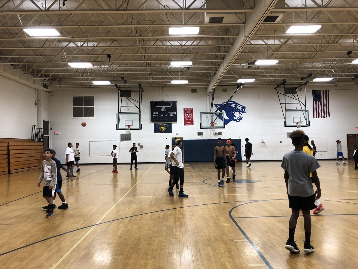 Euclid_PD's tweet photo. First #PALBasketball of 2019! Great turnout as always. We truly are blessed that we have such a great place like @EuclidCentral to host this event each Friday! Thanks guys! https://t.co/atdqanrUGF