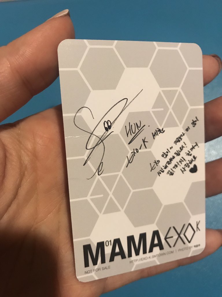 eeexoh9's tweet photo. Sehun mama b is damaged- selling for $4 plus shipping https://t.co/pvDsKsslJb