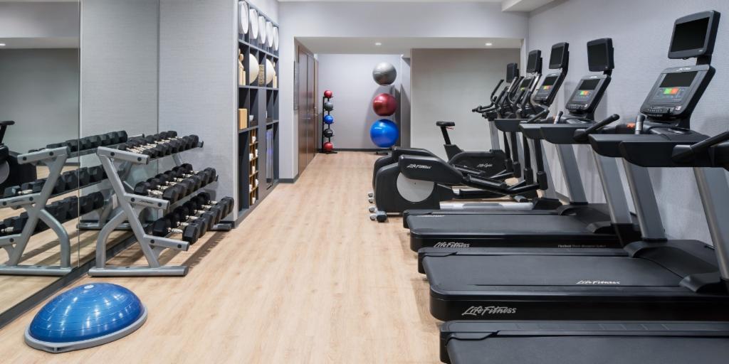 acnydowntown's tweet photo. Keep your New Year's resolution on track with our 24-hour fitness center! https://t.co/EGOlMM9gZg #acnydowntown #fitnesscenter #FitnessFriday https://t.co/bv1bGqWGcf