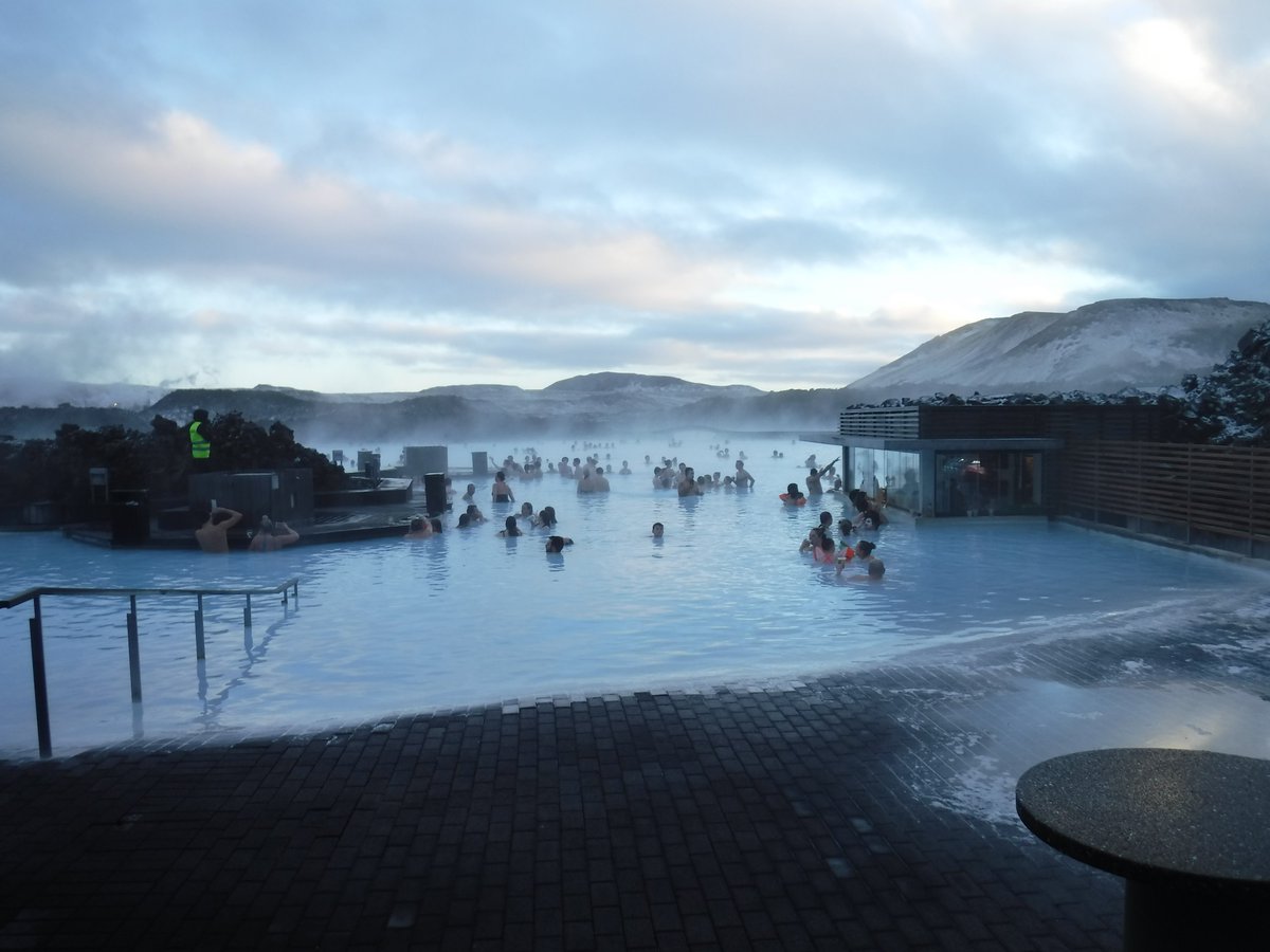 アイスランドの巨大な露天風呂　というか湖　上がると寒いからずっと浸かってた　#Iceland #BlueLagoon #loveIceland