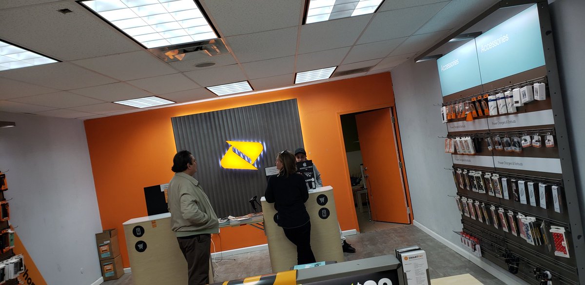 Mobile Tronick starting the year right  switching customers over from the competitor.... bye bye Metro PCS <a href="/Alicia_SPG/">Alicia Gonzalez</a> <a href="/TimJamaal/">Jamaal</a> @noreen_vip <a href="/VIPsalazargomez/">Salazar Gomez</a> @MichaelHarnVIP <a href="/VIPwireless/">VIP Wireless</a>