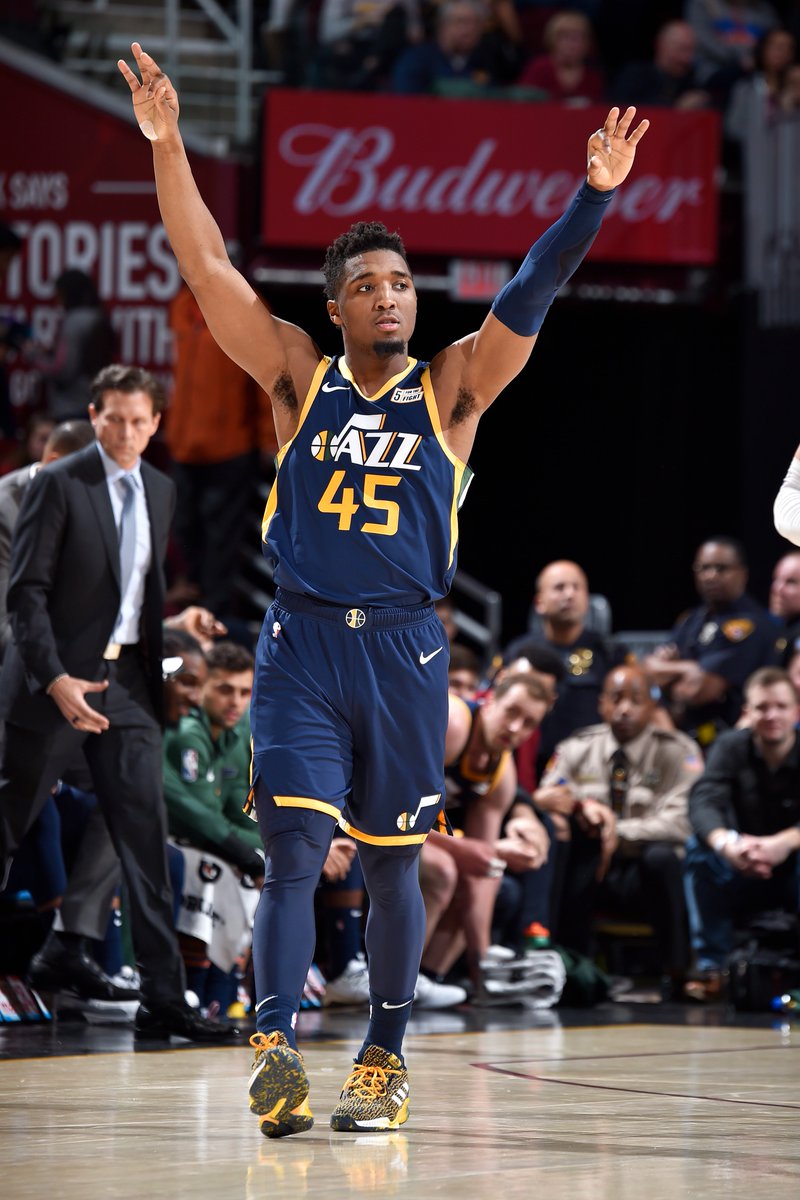 NBA's tweet image. 🏀 FINAL SCORE THREAD 🏀

Eight @utahjazz players score double figures en route to the road victory in Cleveland!

#TeamIsEverything 117
#BeTheFight 91

Donovan Mitchell: 18 PTS, 5 AST
Jae Crowder: 16 PTS, 3 3PM
Ricky Rubio: 15 PTS, 5 AST
Joe Ingles: 12 PTS, 9 REB, 5 AST