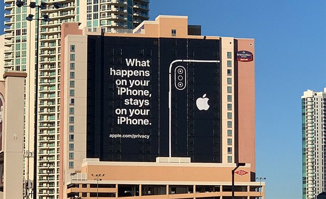 appleinsider's tweet image. .@Apple plasters privacy ad on billboard near Las Vegas Convention Center ahead of #CES2019 appleinsider.com/articles/19/01…