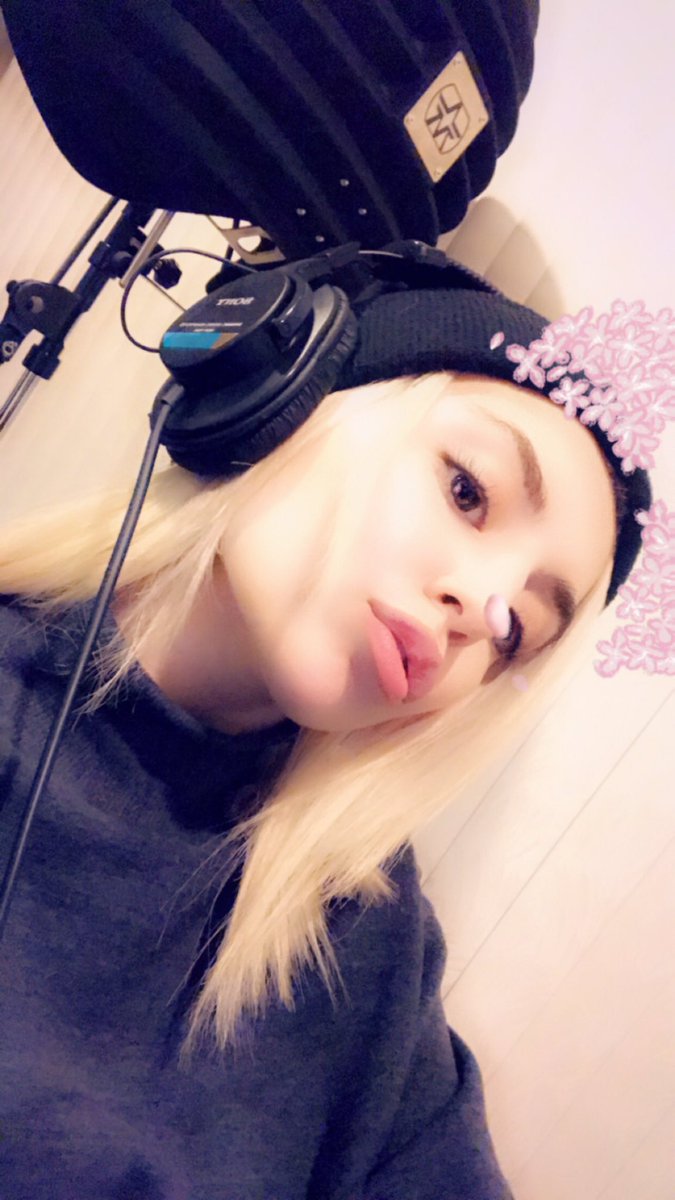 ava max no makeup ava max no makeup