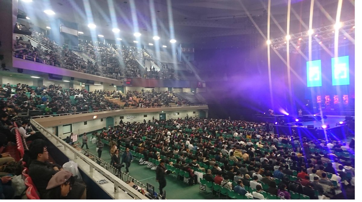 ヴィクラマーディティヤ 昨日の日本武道館の艦これjazz半分近く客席をシートで潰してるんだけどどういうことなの これ ヴィクラマーディティヤ 昨日の日本武道館の艦これjazz半分近く客席をシートで潰してるんだけどどういうことなの これ