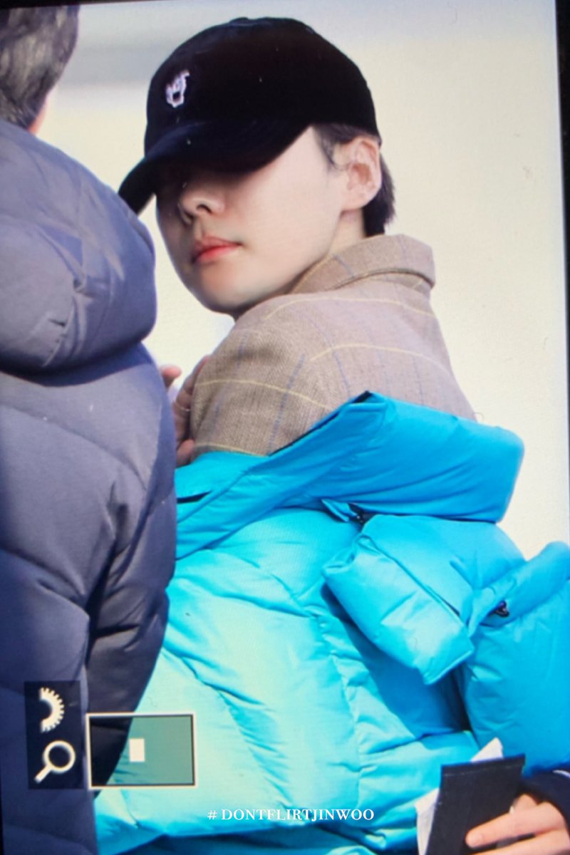 DontFlirtJINWOO's tweet photo. 180105 #위너 #김진우 EVERYWHERE TOUR ENCORE IN SEOUL 출근 💙 https://t.co/XGtYGDobgN