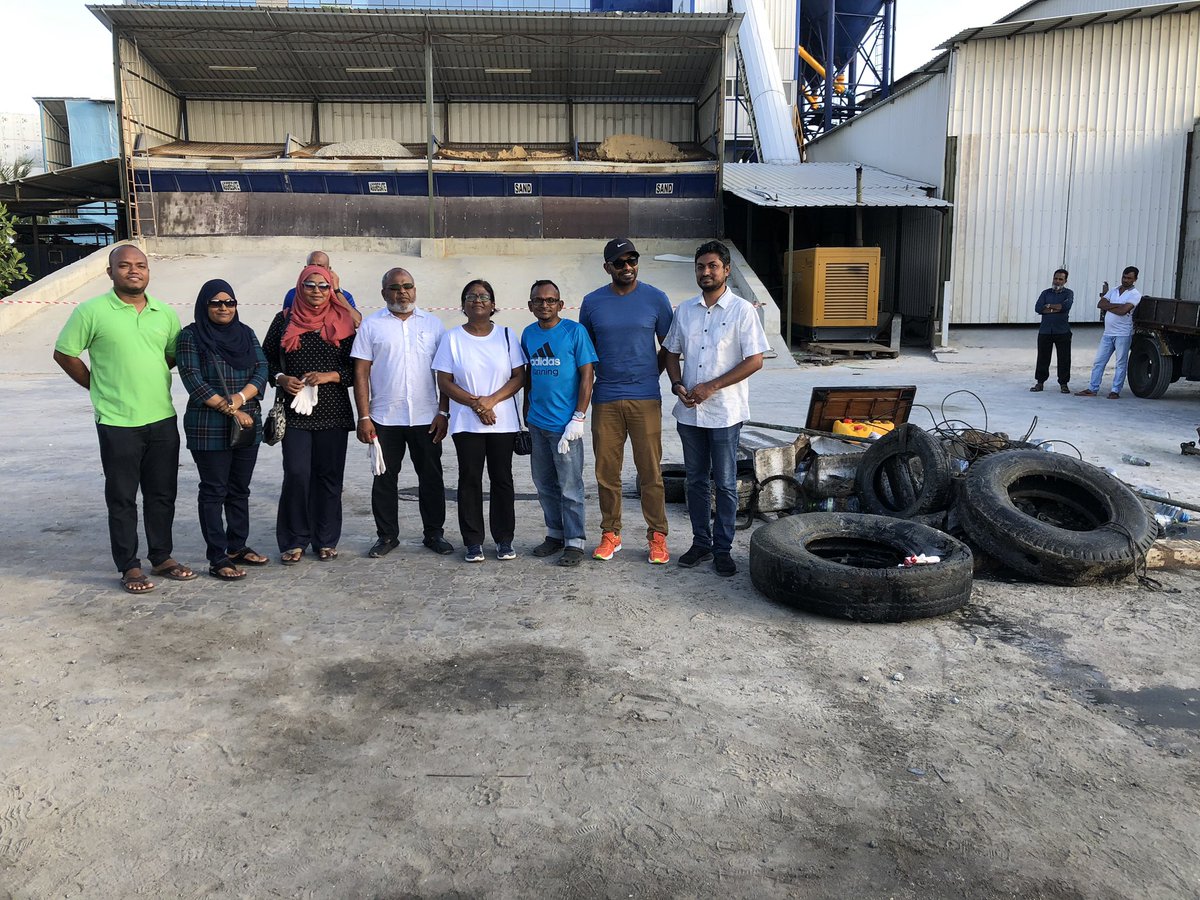 MaleCitymv's tweet photo. Good Morning Male’ City! 
Harbour Clean up kicked off at 7:00. Your most welcome to comeby before 11:00 near Tsunami Monument Maizaan and see the amount of garbage. https://t.co/FXm1xmSacB