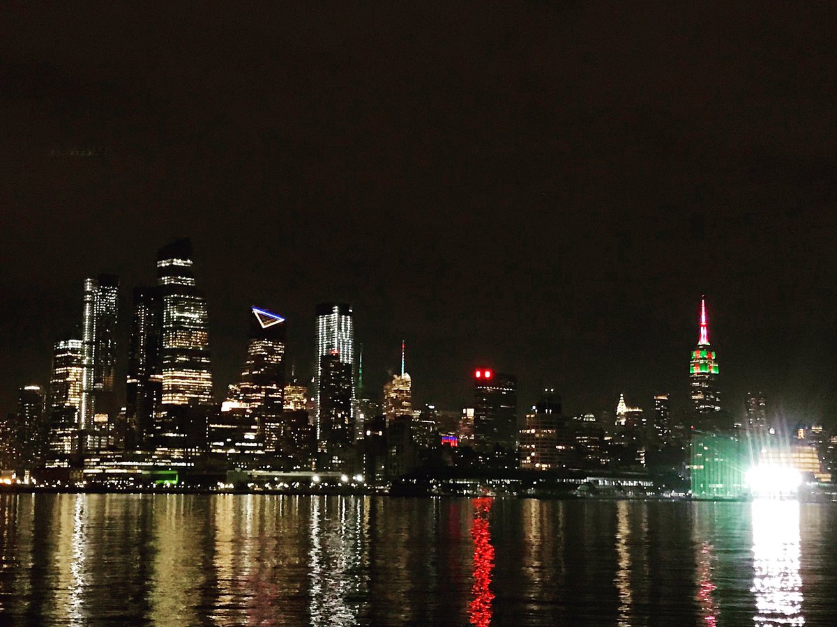 THE_SamMaxwell's tweet photo. As I pulled up on #SinatraDrive to this view, Marvin Gaye and Tammi Terrell blared in my ears, “You’re all...I need...to get by....” yeah...Maybe so. ☺️🗽 #NYC #NewYorkCity #Manhattan #ThatsOnlyMidtownFolks #CityUponCity https://t.co/tzfhUbLM8R