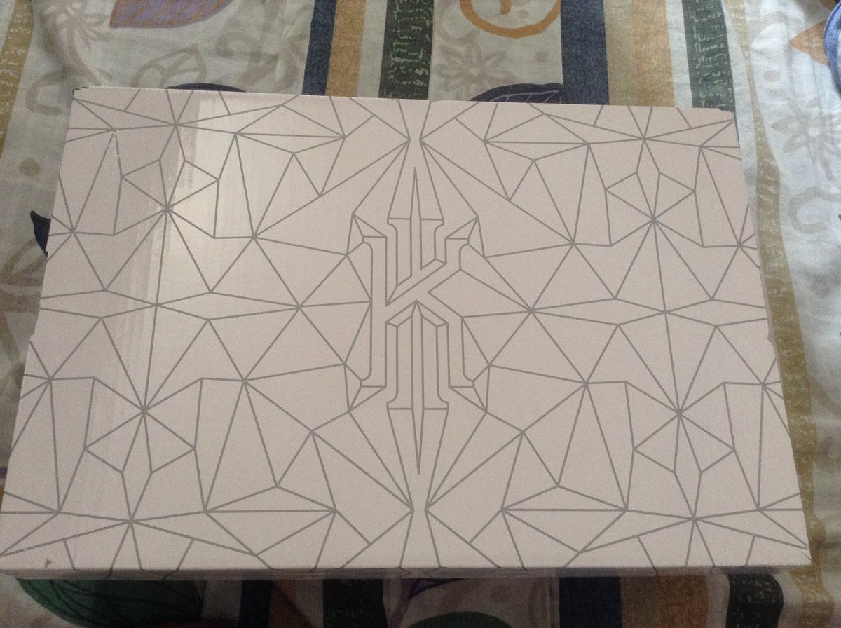 _rgnldsnts's tweet image. treat yourself right. #NewYearNewKicks