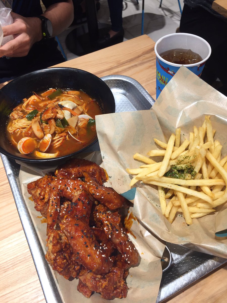 amiifarahhh's tweet image. Soooo pedassss the cikin. Was so sombong to have ordered satu je ayor regular size lepehtu dua2 teroyok time makan hahaha 😂😂😂😂 my suka pedas tounge was shooked semalam. Bibir sampai sexy mexy lol. The jjampong was sedap too! 🔥🔥😋😋 #cannotfinish #boughtlargesizejuice