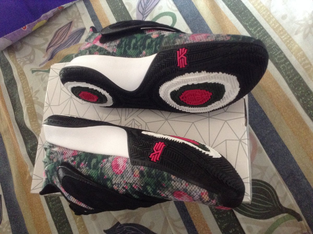 _rgnldsnts's tweet image. treat yourself right. #NewYearNewKicks