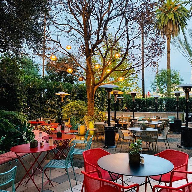 spoonfedla's tweet photo. Dinner with a view! Joins us for a bite on our expansive outdoor (& heated) patio .
.
.
.
#patio #hollywood #spoonfed #LA #hmdbid #design #outdoors #architecture https://t.co/Jo0qowLKmi https://t.co/r0cRAdszsk