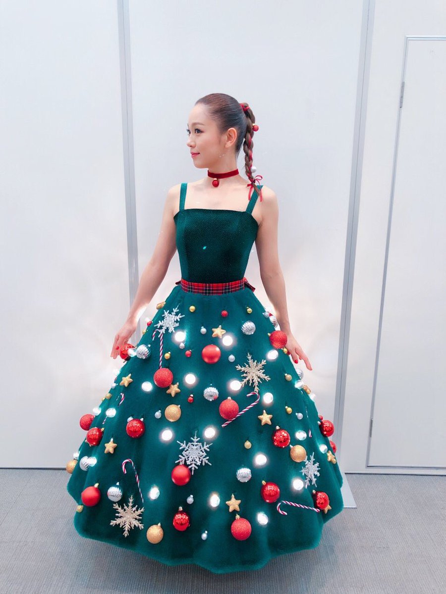 かん على تويتر 西野カナさんこの２年くらい衣装を完全にかわいいに寄せてて良い Aラインドレスがラブリ