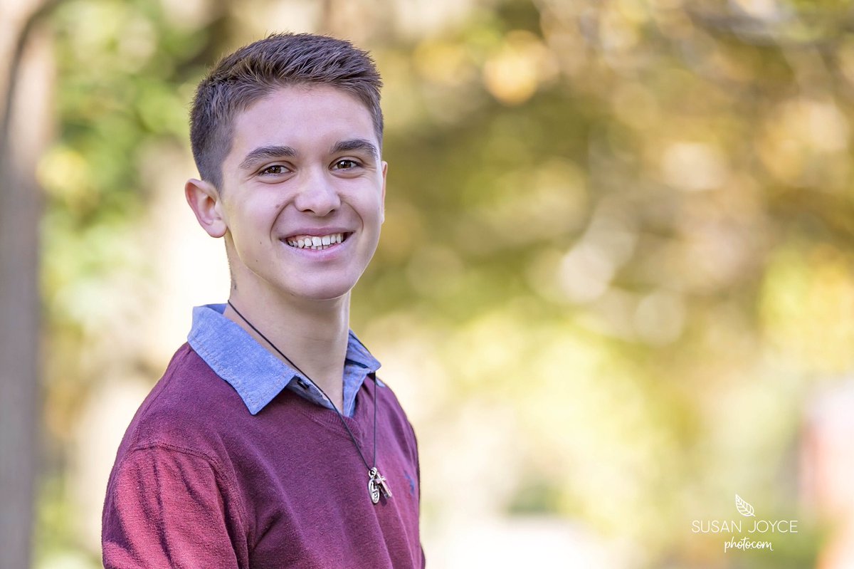 “D” 😎  #seniorportraits #classof2019 #susanjoycephoto