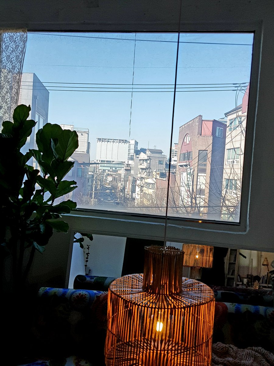 살롱에서 바라보는 창밖 풍경.