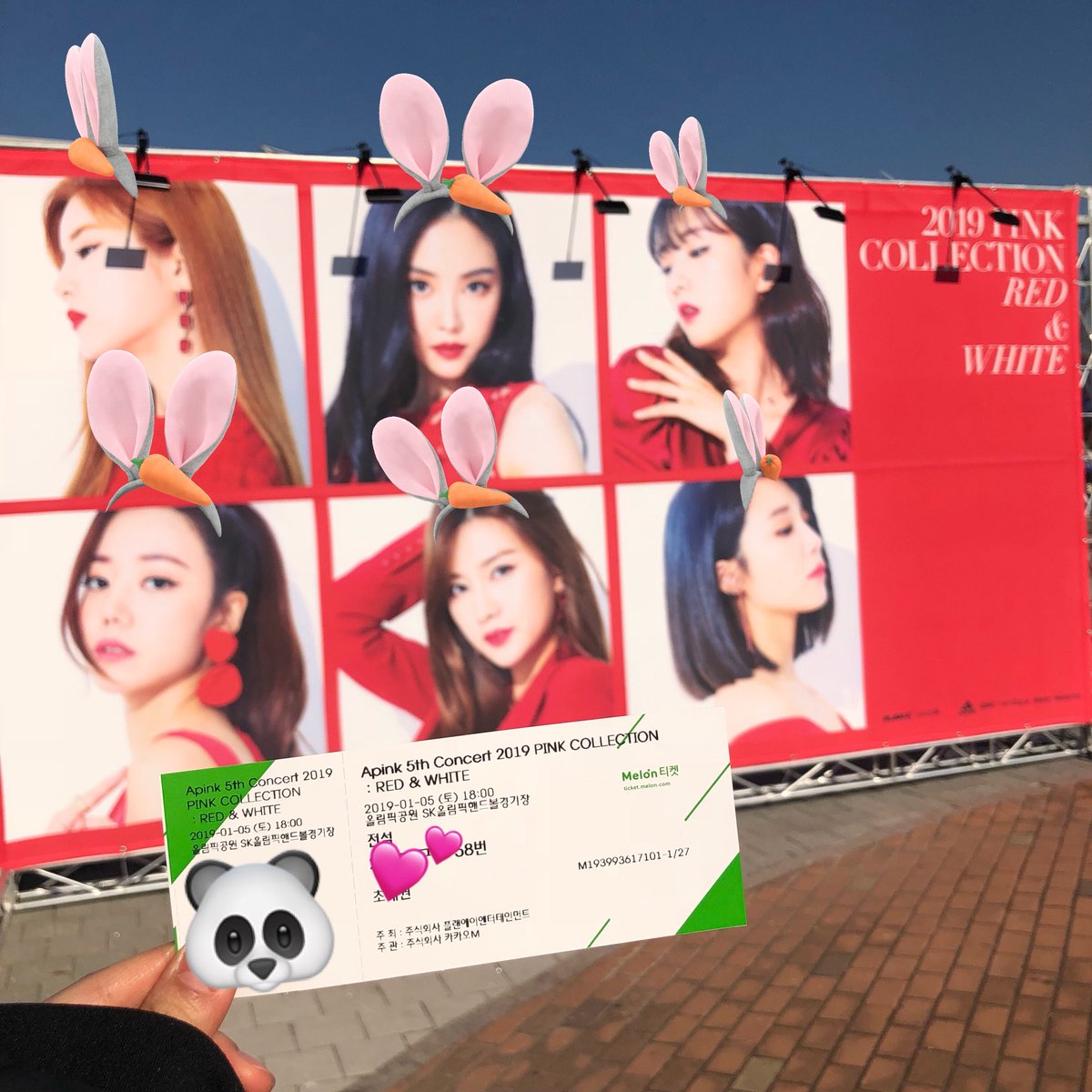 [#에이핑크 STAFF] PINK COLLECTION 콘서트 티켓 인증 이벤트 안내💕

▶이벤트 참여 시간 : 오후 2시 ~ 오후 5시 30분

콘서트 전 티켓과 함께 인증샷을 찍어 개인 트위터 계정에 인증샷+
지정된 해시태그 (#Apink #Apink_응응 #에이핑크와_함께해줄래_응응) 와 함께 업로드 하면 참여 완료📸