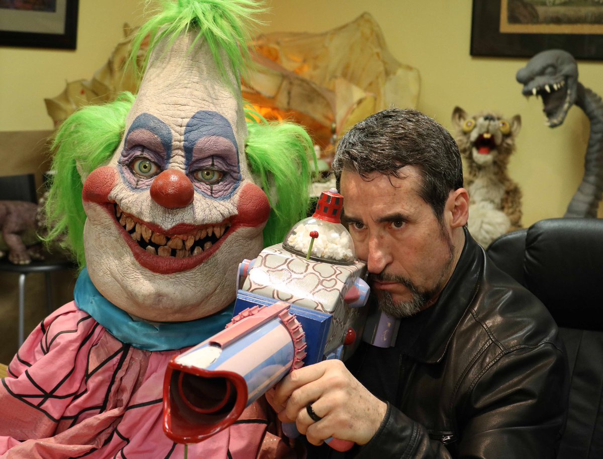 johnmassari's tweet photo. Aiming at 2019! #killerklownsfromouterspace #johnmassari #chiodobros #kkfos #hhnorlando #thedickies #kkfos30 #kkfos30thanniversary #killerklownsfromouterspace🎪 #killerklownsfromoutterspace https://t.co/FMiWubtY1Z