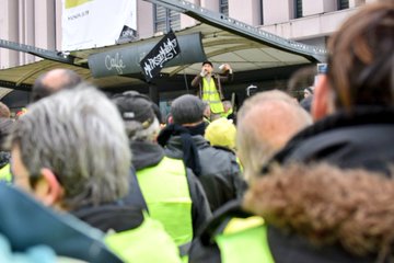 View image on Twitter